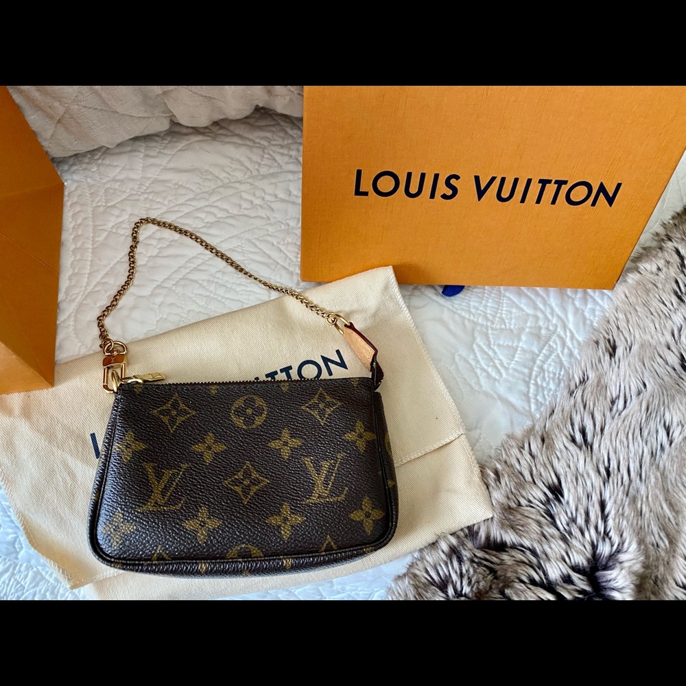 LOUIS VUITTON MINI POUCHETTE